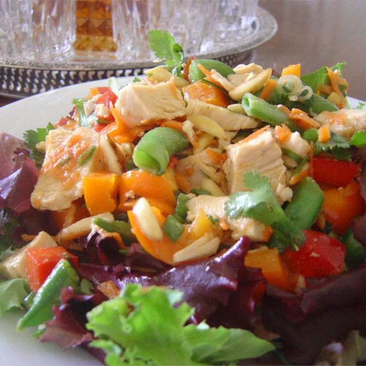 La Recette de Salade de poulet aux amandes