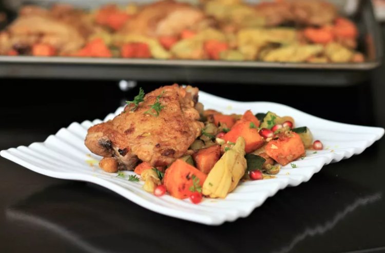La Recette de Dîner à la marocaine sur une plaque de cuisse de poulet